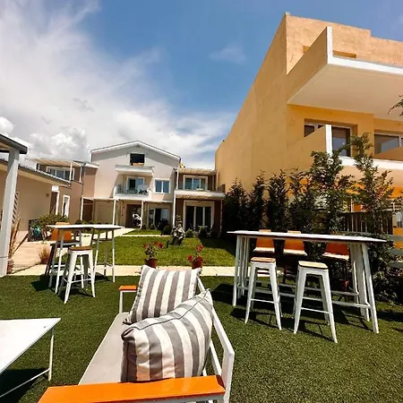 아파트 Crystal Blue