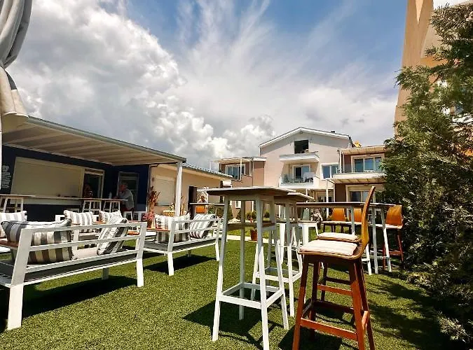 Crystal Blue Apartment Potos