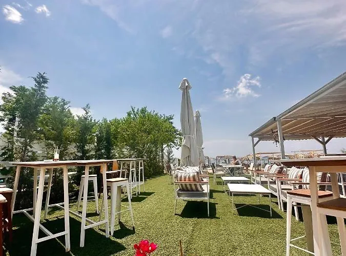 Crystal Blue Apartment Potos