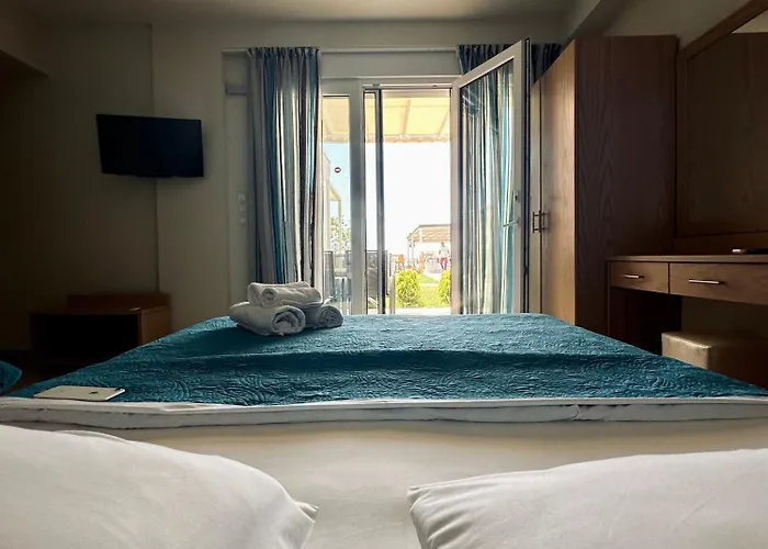 Crystal Blue Apartment *