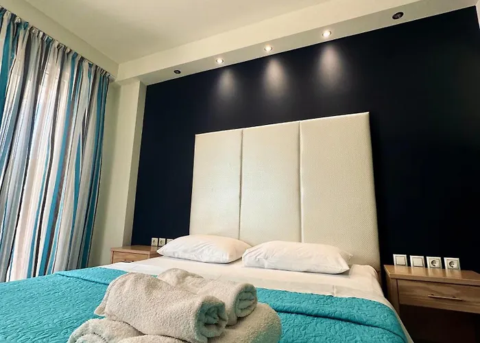 Crystal Blue Apartment *