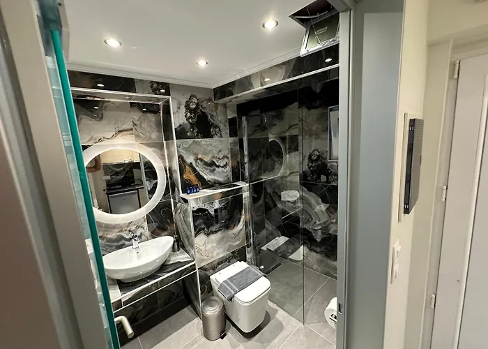 Crystal Blue Apartment Potos