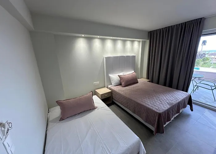 Crystal Blue Apartment *